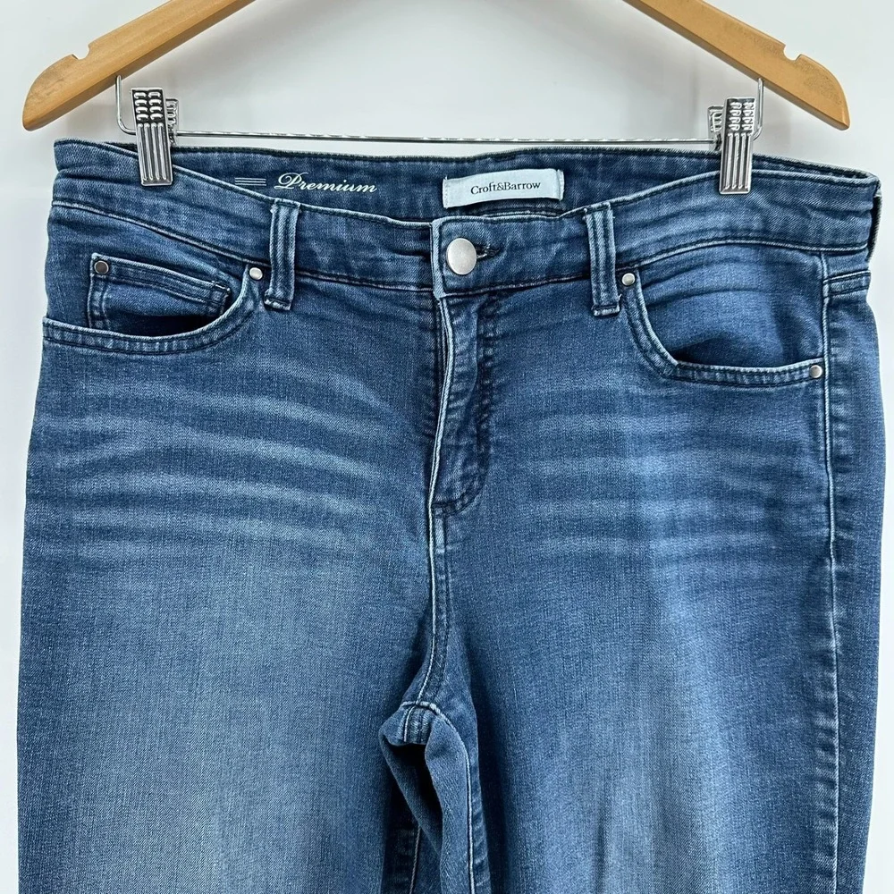 Croft & Barrow Capri Jeans Womens 12 Blue Denim Medium Wash Stretch Comfort